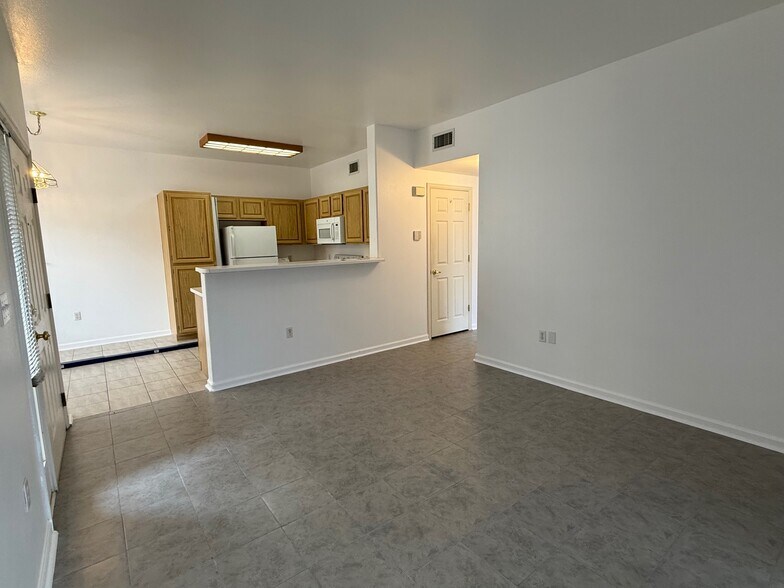 Living - 1158 Opal St