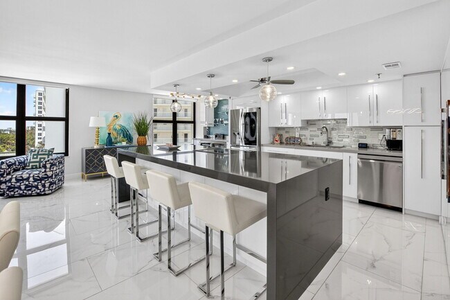 Building Photo - 3115 S Ocean Blvd
