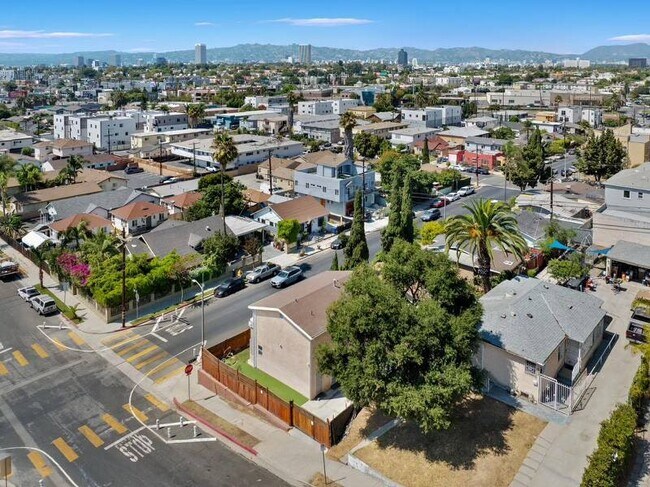 Building Photo - 1686 S Rimpau Blvd