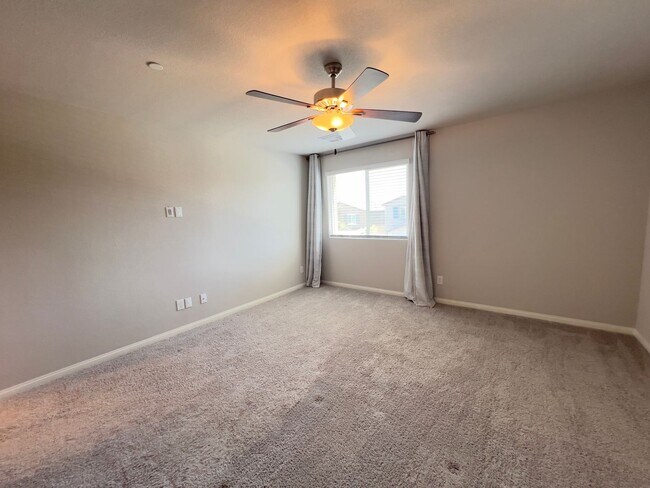Building Photo - 4 bedroom, 2.5 bathroom home located in North West, Las Vegas