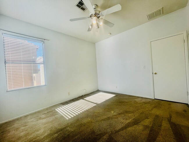 Building Photo - Stunning Single Story, 3 Home with Open Floor Plan on Cul-de-sac