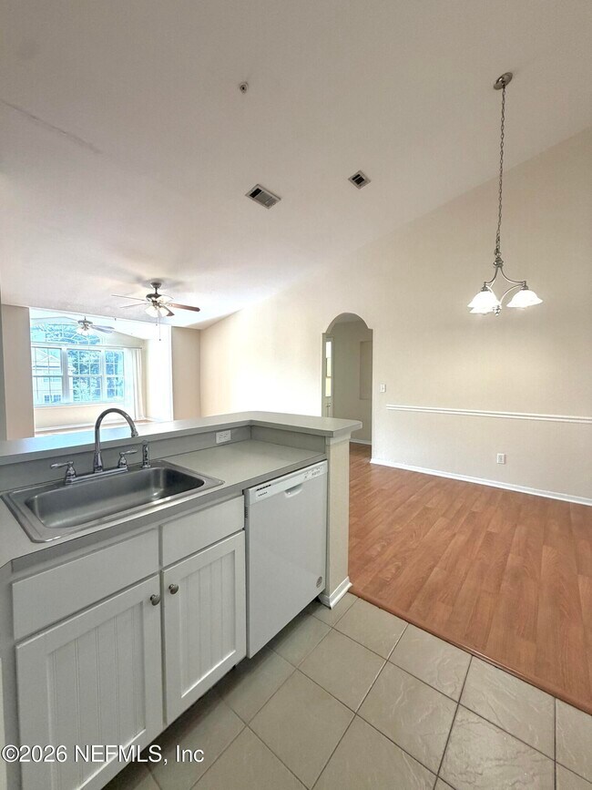 Building Photo - 13810 Sutton Park Dr N