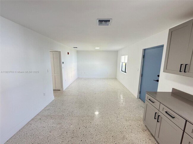 Building Photo - 180 NE 57th St