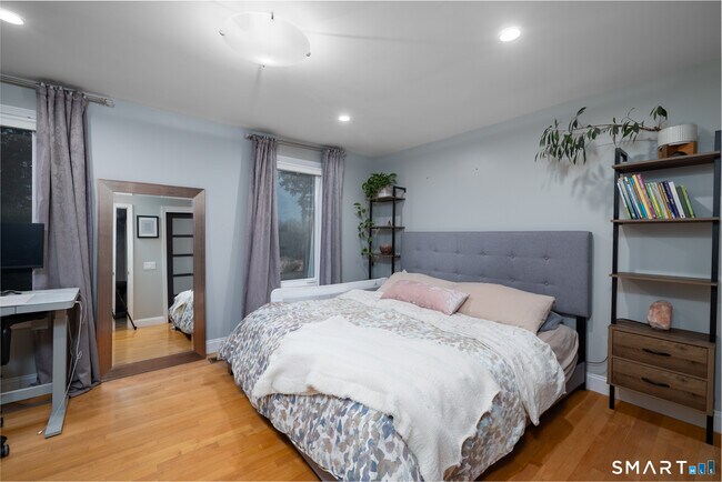 Building Photo - 410 Farmington Ave