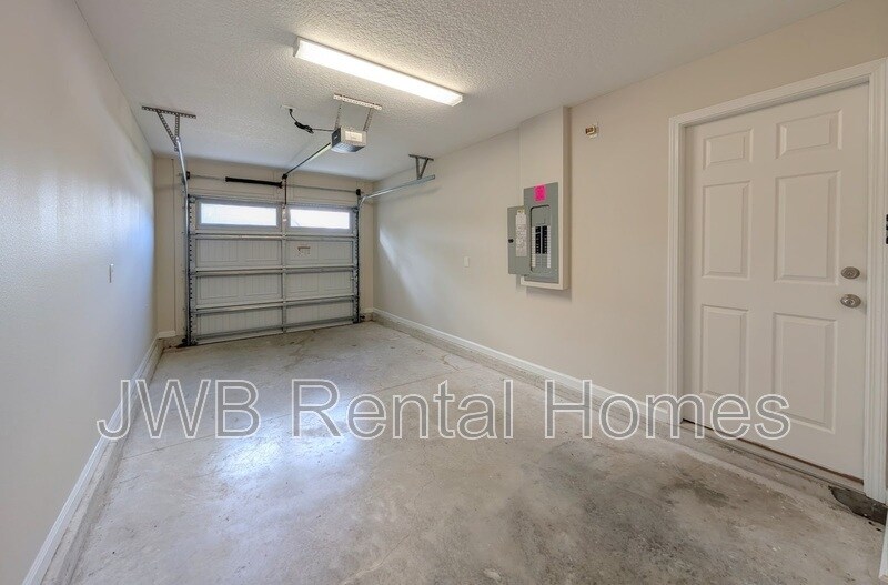 Building Photo - 7147 Alton Ave