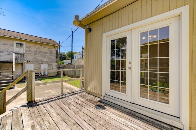 Building Photo - 1619 Ursuline St