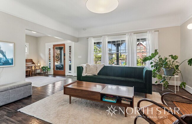 Building Photo - Beautifully Remodeled Classic Craftsman in Prime Portland Location
