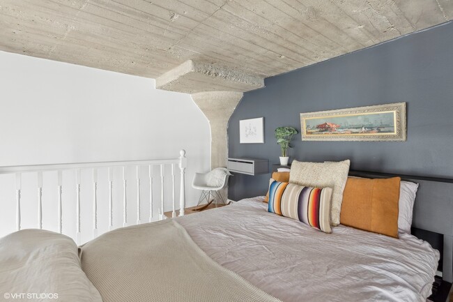 Building Photo - 758 N Larrabee St