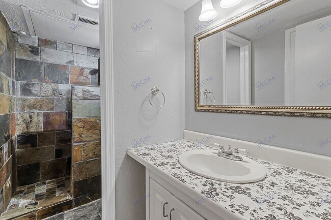 Building Photo - 2101 Park Willow Ln