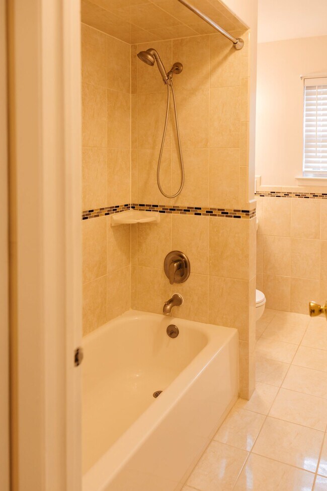 Building Photo - 1304 Normandy Ct