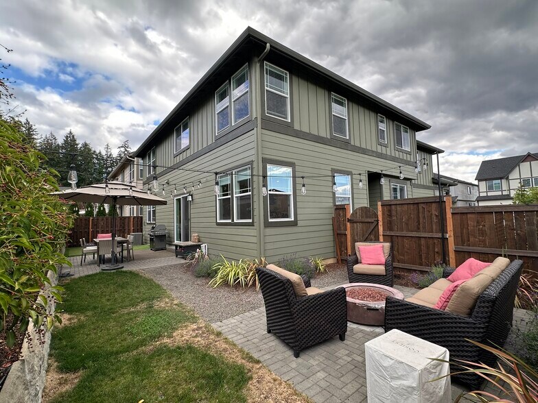 Building Photo - 16710 SW Darwin Loop