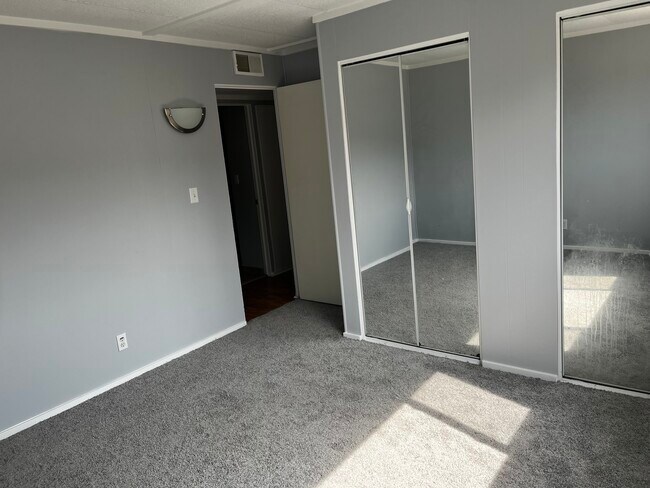 Building Photo - Rangeline