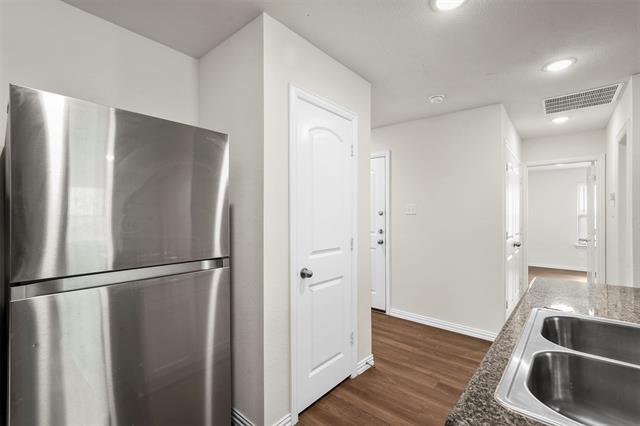 Building Photo - 2208 Sayle St