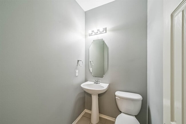 Building Photo - 8726 Old Maple Ln