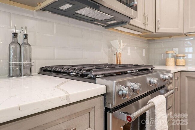 Building Photo - 21 Craftsman Overlook Rdg