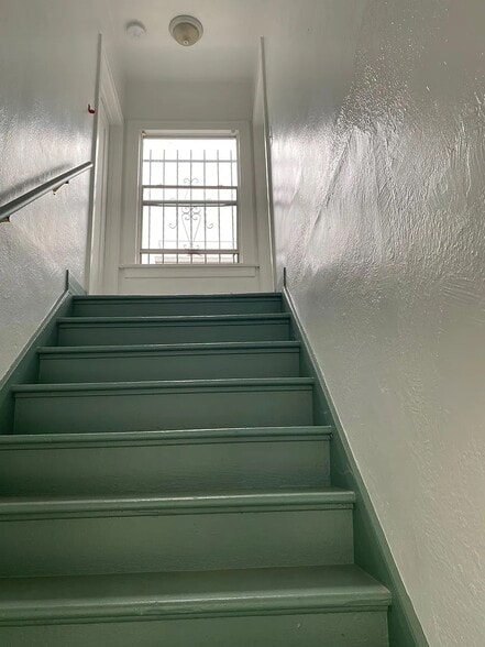 Building Photo - 737 N Alfred St