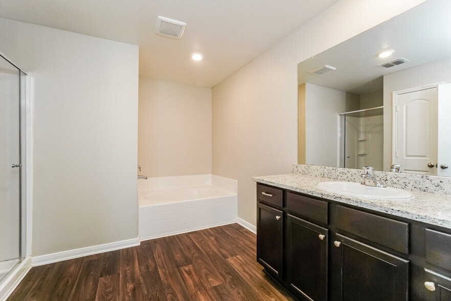 Building Photo - 3889 Northaven Trail