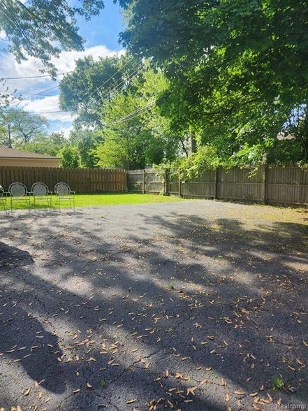 Building Photo - 196 Bondale Ave