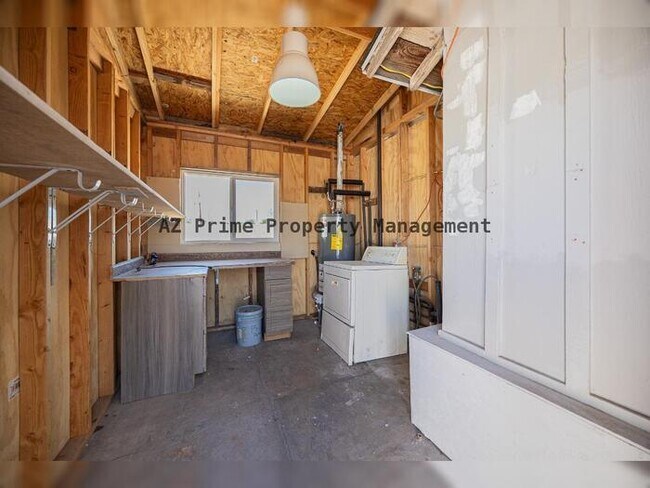 Building Photo - 2830 E Sheridan St
