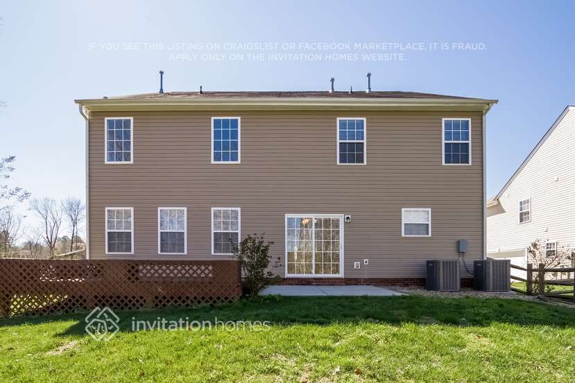 Building Photo - 12120 Palomar Dr