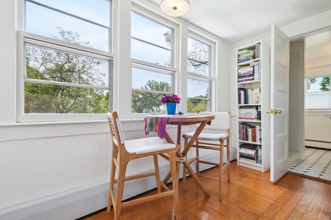 Building Photo - 24 Warren Ave