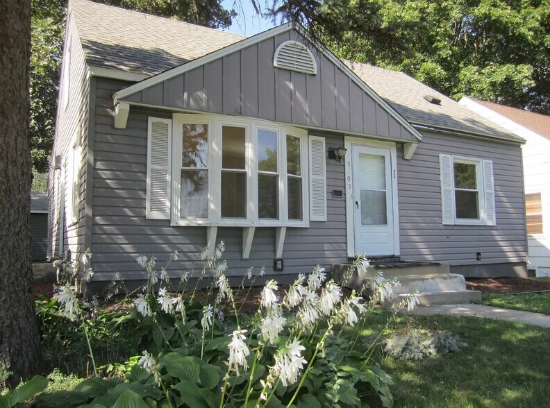 Primary Photo - 5105 Vincent Ave N