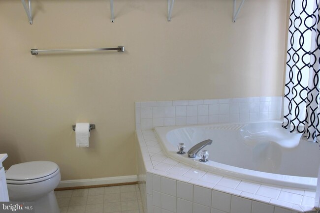 Building Photo - 42856 Golf View Dr