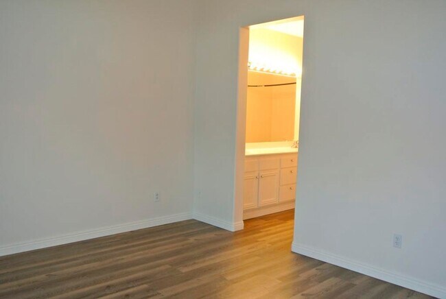 Building Photo - 4Bed/2.5Bath Home in the Brisbane complex~ Brisbane