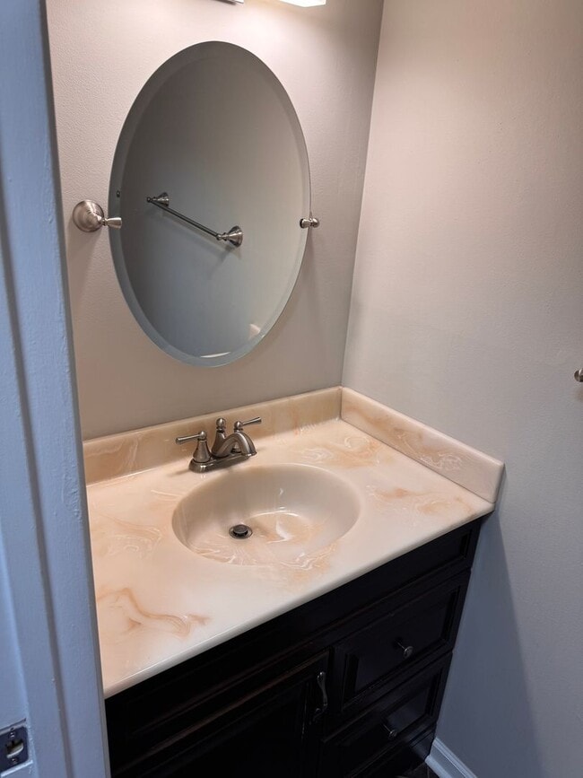 Building Photo - 3 Bedroom || 2.5 Bathroom - Townhome