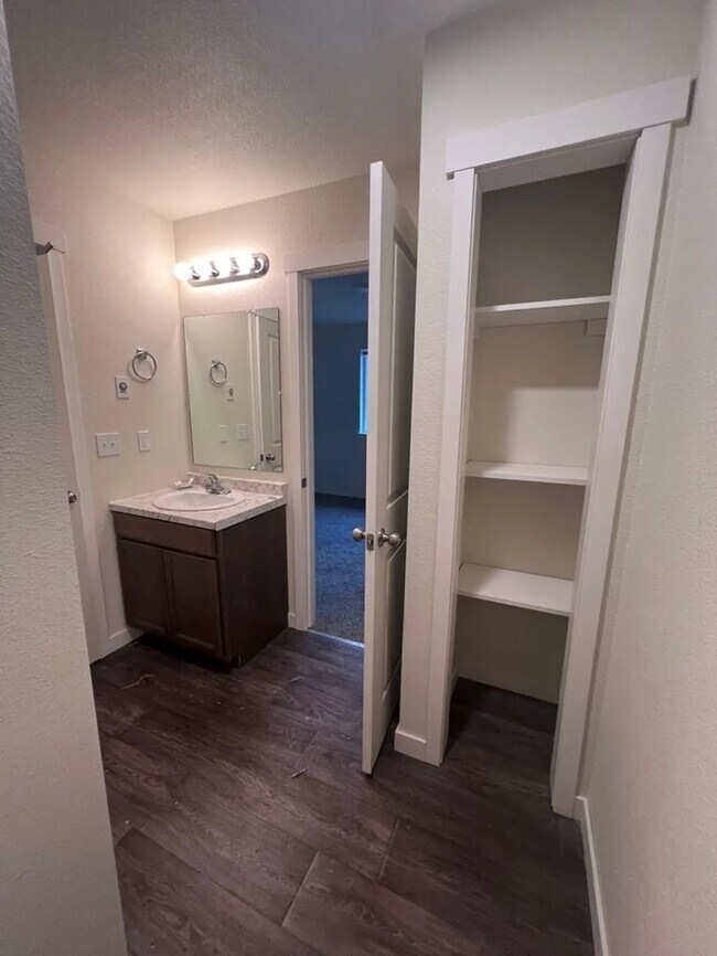 Building Photo - 677 Cook Rd