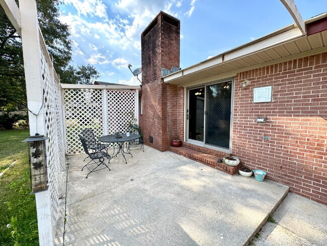 Building Photo - 3207 Cromwell Dr