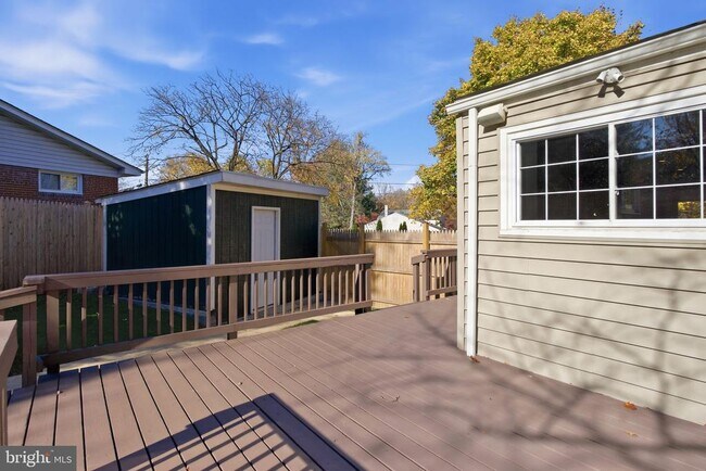 Building Photo - 3700 Emily St