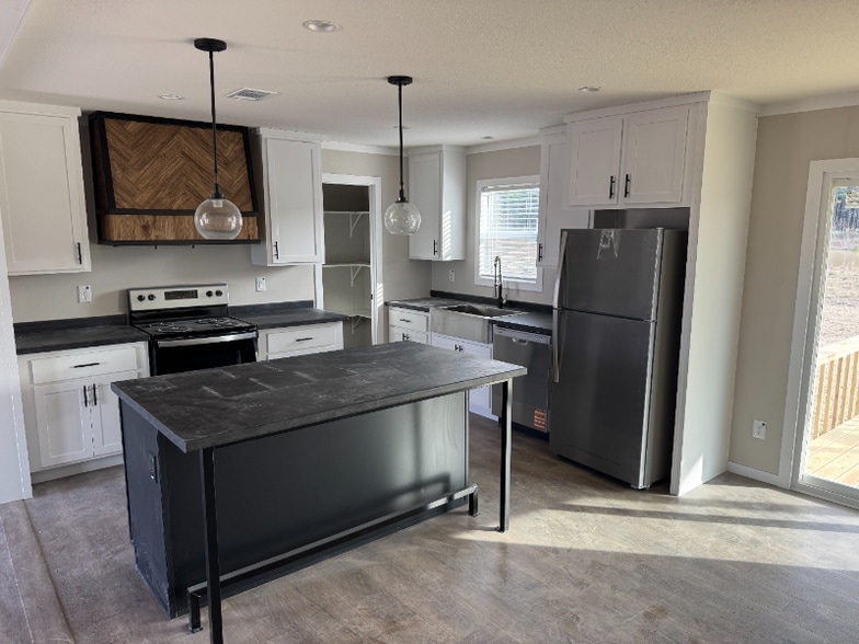 Building Photo - 262 Patriot Ln