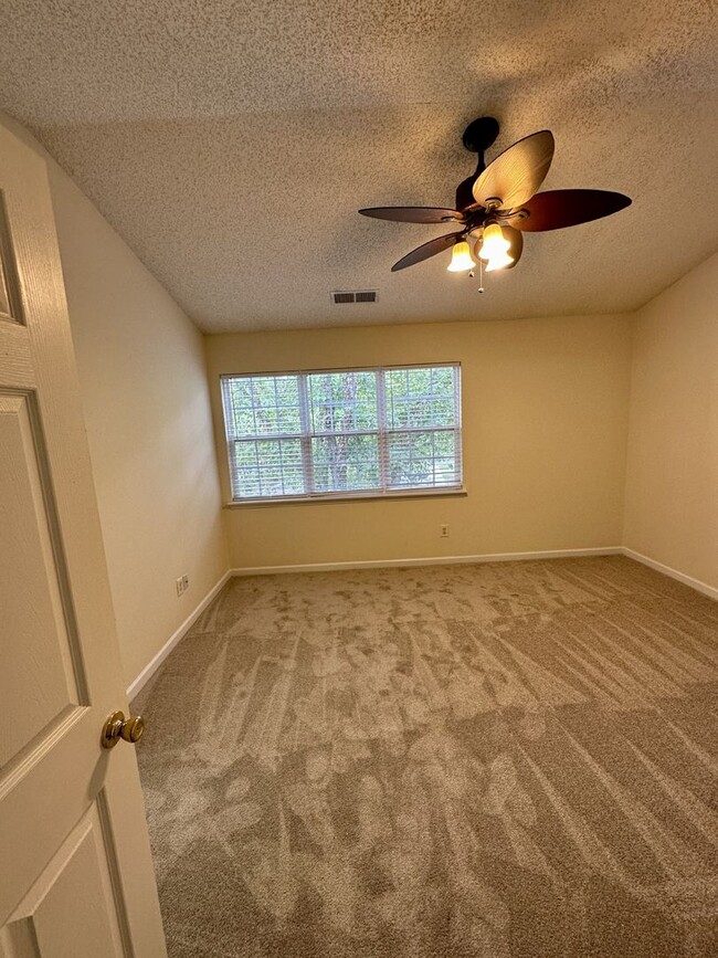 Building Photo - Cozy 2BR/2.5 Bath Townhouse in Holly Ridge