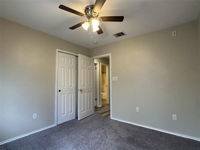 Building Photo - 610 Riverway Ln