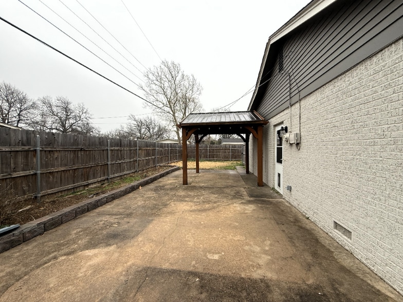 Building Photo - 2515 Richmond N