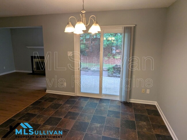 Building Photo - 4101-4105 Oaks Dr