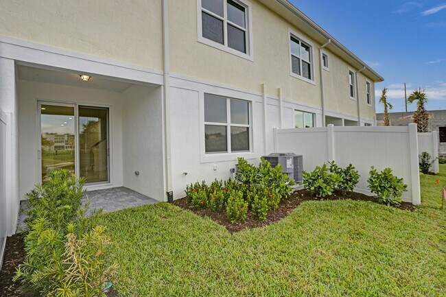 Building Photo - 585 Sanderling Cir