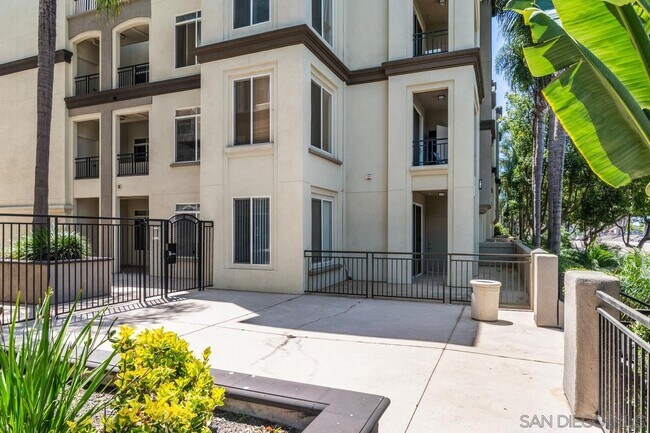 Building Photo - 9253 Regents Rd