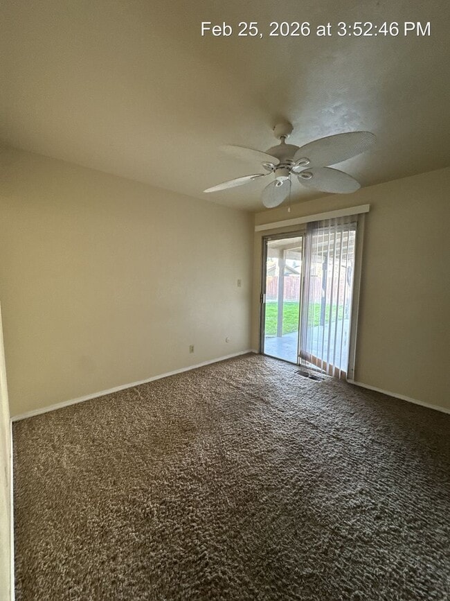 Building Photo - Charming Home Available Now !