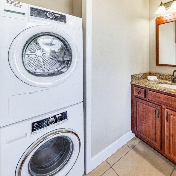 Building Photo - 1000 Castle Pines Ct