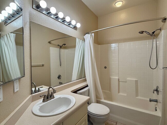 Building Photo - Vibrant 3 Bedroom Townhome in Bressi Ranch