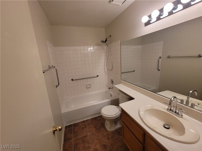 Building Photo - 2200 Highpointe Dr