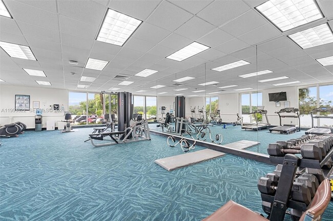 Building Photo - 500 Bayview Dr