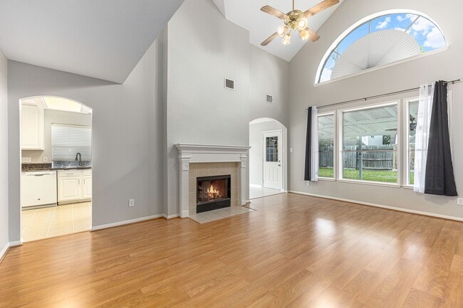 Building Photo - 3603 Beacon Hill Dr