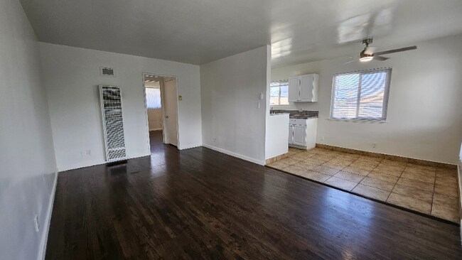 Building Photo - 3021 Carmona Ave