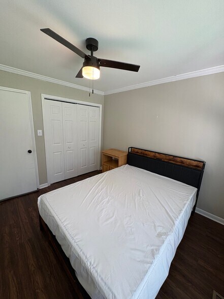 Building Photo - 207 Coachman Dr