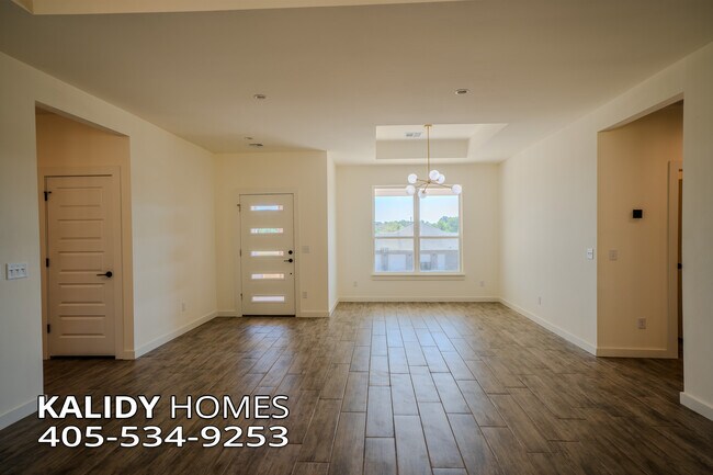 Building Photo - 2103 Kalidy Dr