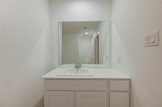 Building Photo - 1610 Birch Wood Dr