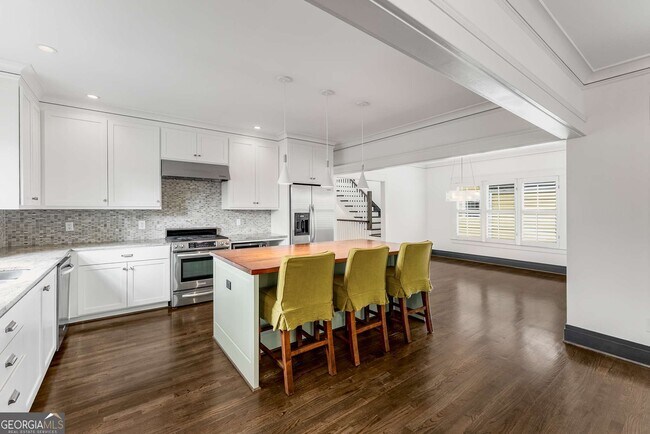 Building Photo - 546 Candler Park Dr NE